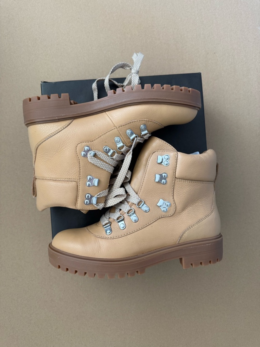 J. Crew Tan Leather Hiker boots 🥾 new in box size 9 Leather upper